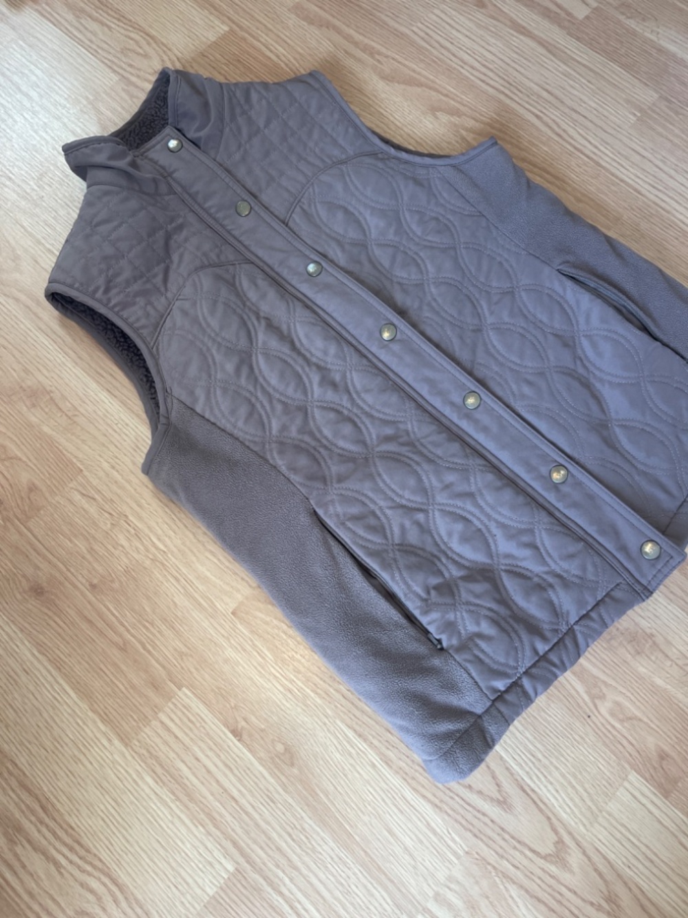 Columbia Women’s Tan Sherpa Lined Embroidered Detailing Zip / Snap Up Vest - Picture 3 of 10